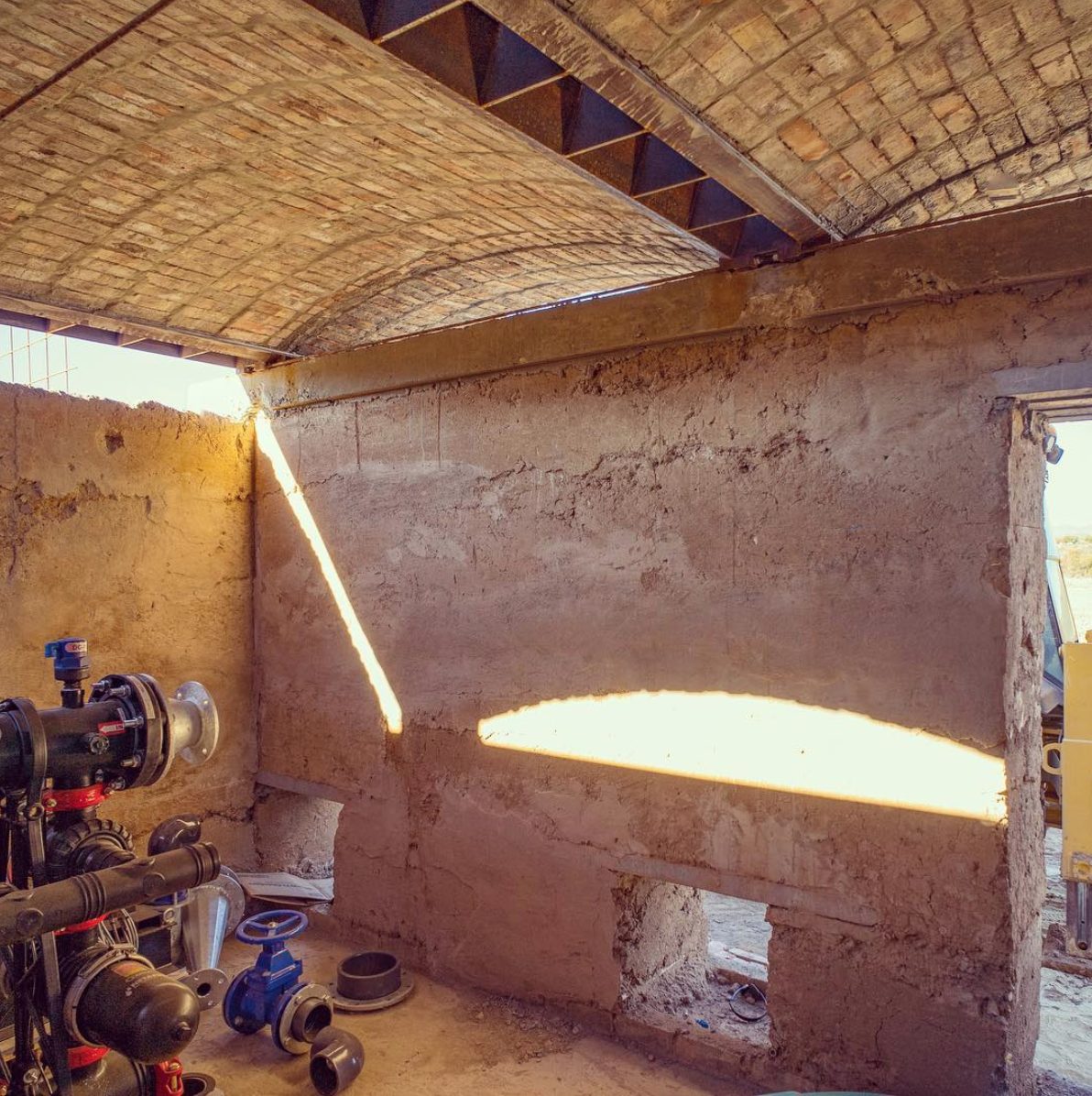 Pump room — vault construction
